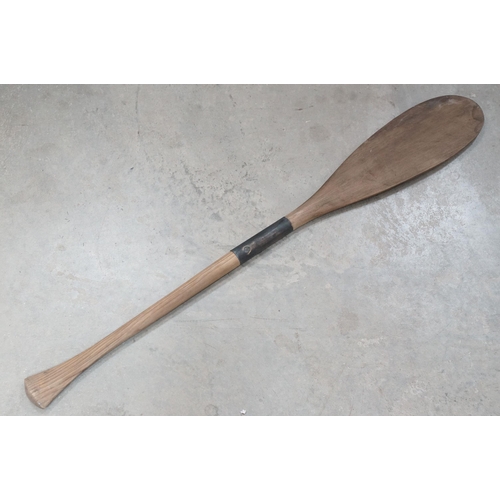 461 - Collection of five canoeing / kayaking paddles
