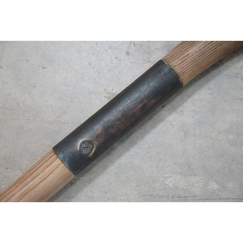 461 - Collection of five canoeing / kayaking paddles