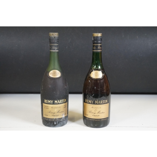 498 - Alcohol - Five bottles of champagne to include boxed Remy Martin Fine Cognac Champagne V.S.O.P. 1 Li... 