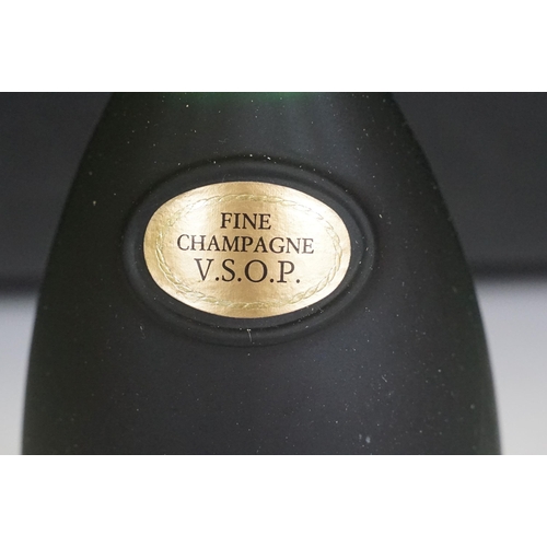 498 - Alcohol - Five bottles of champagne to include boxed Remy Martin Fine Cognac Champagne V.S.O.P. 1 Li... 