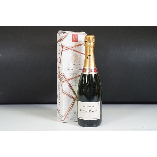 498 - Alcohol - Five bottles of champagne to include boxed Remy Martin Fine Cognac Champagne V.S.O.P. 1 Li... 