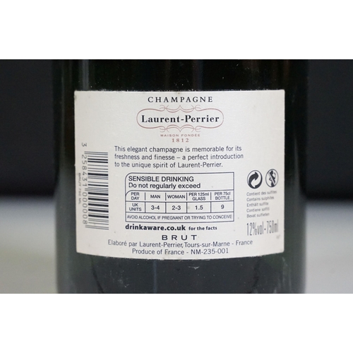 498 - Alcohol - Five bottles of champagne to include boxed Remy Martin Fine Cognac Champagne V.S.O.P. 1 Li... 