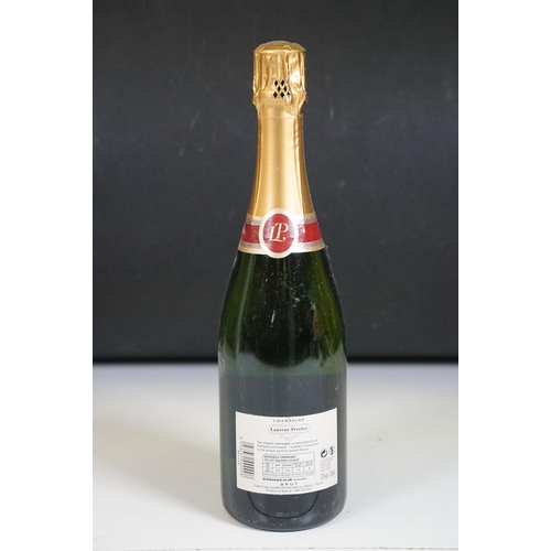 498 - Alcohol - Five bottles of champagne to include boxed Remy Martin Fine Cognac Champagne V.S.O.P. 1 Li... 