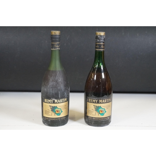498 - Alcohol - Five bottles of champagne to include boxed Remy Martin Fine Cognac Champagne V.S.O.P. 1 Li... 