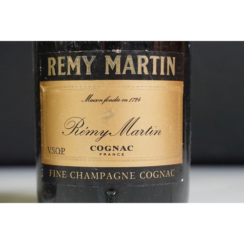 498 - Alcohol - Five bottles of champagne to include boxed Remy Martin Fine Cognac Champagne V.S.O.P. 1 Li... 