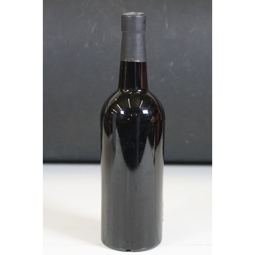 499 - Alcohol - Bottle of Fonseca's Finest 1975 Vintage Port, 75cl