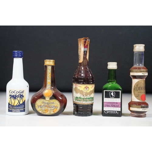 504 - Alcohol - Collection of around 200 alcohol miniatures to include Glenfiddich Pure Malt Scotch Whisky... 