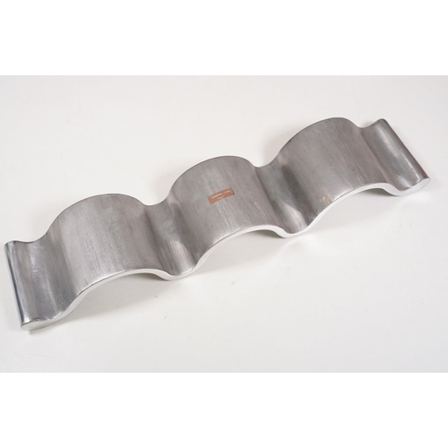 423 - Retro chrome ice bucket, bombay duck aluminium boxed wine rack and boxed Wedgwood place card holders