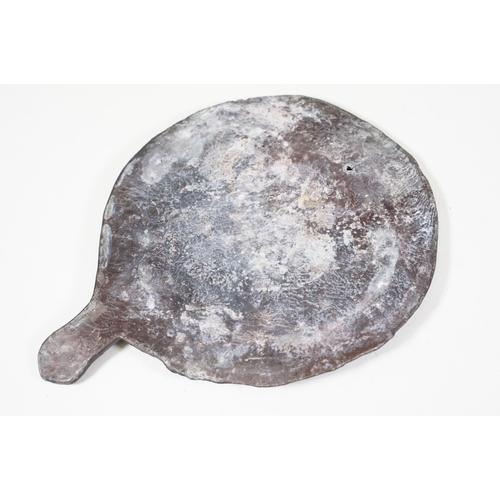 427 - Cast iron collectables to include boot scraper, fire insurance mark plaque '80585' and Notts And Der... 