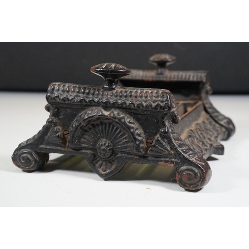 427 - Cast iron collectables to include boot scraper, fire insurance mark plaque '80585' and Notts And Der... 