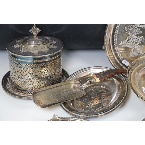 430 - Collection of mixed silver plated items to include flatware, serving tray, tazza, crumb tray, etc