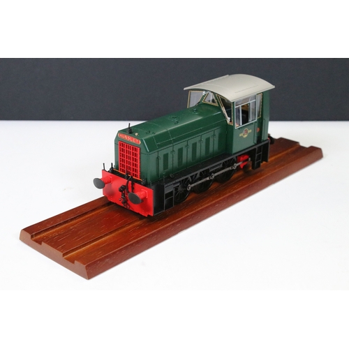 123 - Boxed Heljan O gauge 25901 Class 05 locomotive in plain green livery