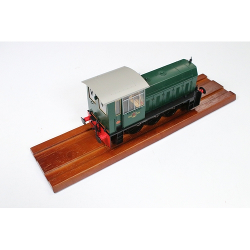 123 - Boxed Heljan O gauge 25901 Class 05 locomotive in plain green livery