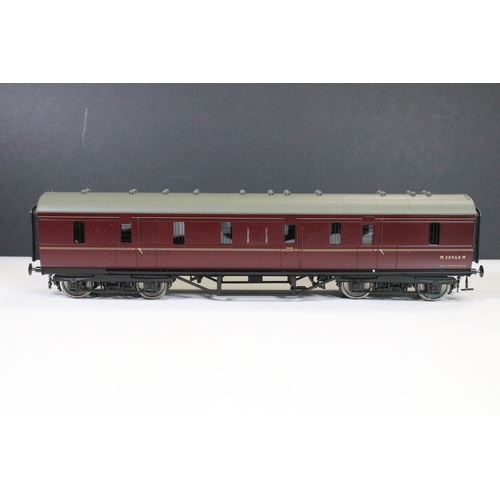 129 - Two boxed Darstaed O gauge MK1 Suburban maroon unlined coaches to include D23-1-2 BS2 and D23-3-2 CL... 