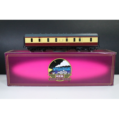 129 - Two boxed Darstaed O gauge MK1 Suburban maroon unlined coaches to include D23-1-2 BS2 and D23-3-2 CL... 