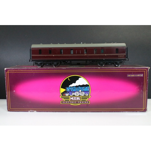 129 - Two boxed Darstaed O gauge MK1 Suburban maroon unlined coaches to include D23-1-2 BS2 and D23-3-2 CL... 