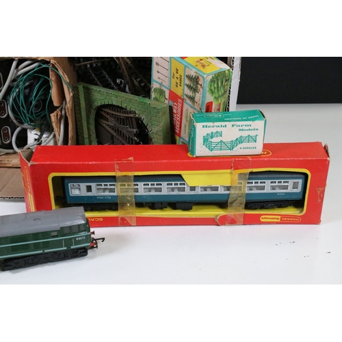 160 - Collection of model rail to include Triang OO gauge R357 BR D5572 Locomotive, Hornby OO gauge BR 695... 