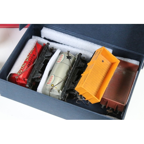 161 - Collection of Hornby Dublo model railway to include 28 x boxed items of rolling stock, 8 x unboxed i... 