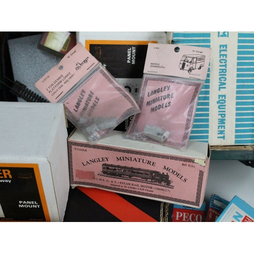 228 - Large quantity of N gauge model railway accessories to include 3 x boxed Gaugemaster Model 100 Panel... 