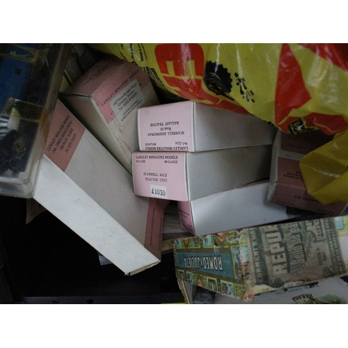 228 - Large quantity of N gauge model railway accessories to include 3 x boxed Gaugemaster Model 100 Panel... 