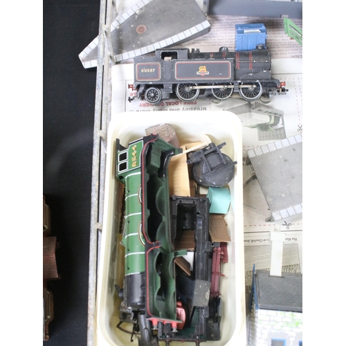 203A - Collection of OO gauge & Hornby Dublo model railway to include EDL17 0-6-2 69567 locomotive, plastic... 