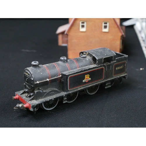 203A - Collection of OO gauge & Hornby Dublo model railway to include EDL17 0-6-2 69567 locomotive, plastic... 