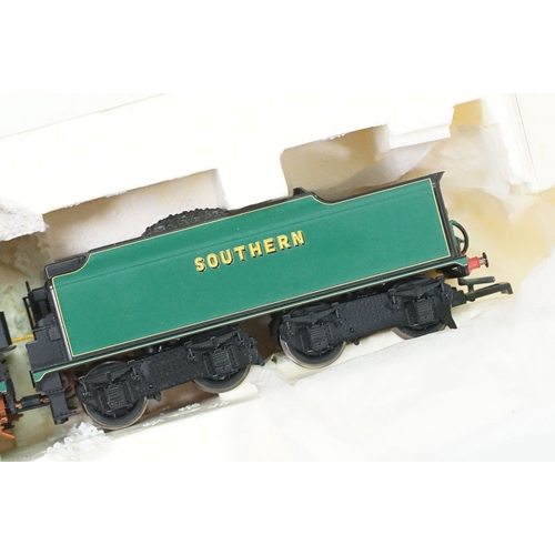 85 - Two boxed OO gauge locomotives to include Hornby R2620 SR 4-6-0 Class N15 Locomotive 746 Pendragon a... 