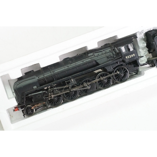 85 - Two boxed OO gauge locomotives to include Hornby R2620 SR 4-6-0 Class N15 Locomotive 746 Pendragon a... 