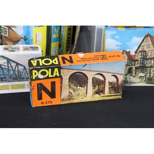 137 - Quantity of OO / HO / N gauge model railway to include 7 x boxed Kibri plastic kits (B231, B7090, B7... 