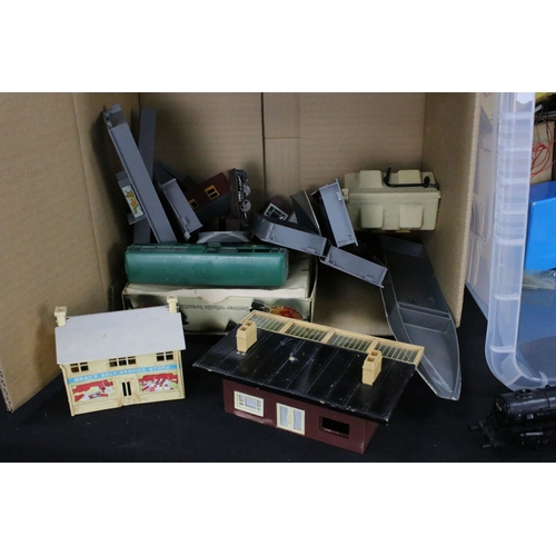 138 - Quantity of OO gauge model railway to include boxed Triang The Blue Pullman train set, 5 x Triang it... 