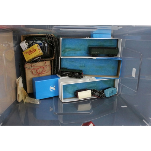 138 - Quantity of OO gauge model railway to include boxed Triang The Blue Pullman train set, 5 x Triang it... 
