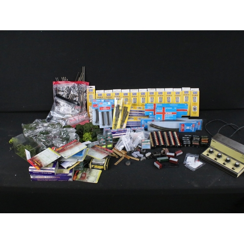 Collection of OO gauge model railway accessories to include plastic