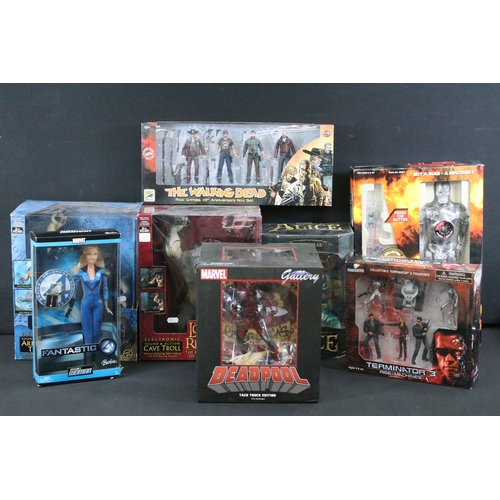 Eight boxed TV related figures and figure sets to include 2 x Toy Biz ...