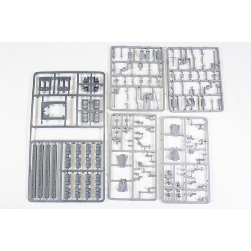 360 - Warhammer - Boxed Games Workshop Warhammer Mordhelm City of the Damned, contents appear complete but... 