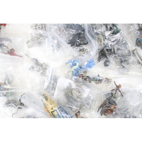 402 - Warhammer - Large Collection of metal Warhammer figures featuring Chaos Marines, Dwarfs, etc, painte... 