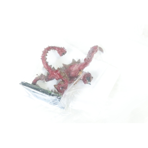 402 - Warhammer - Large Collection of metal Warhammer figures featuring Chaos Marines, Dwarfs, etc, painte... 