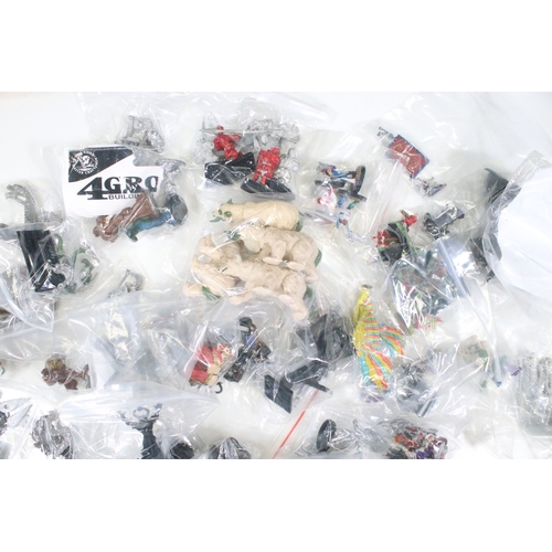 402 - Warhammer - Large Collection of metal Warhammer figures featuring Chaos Marines, Dwarfs, etc, painte... 