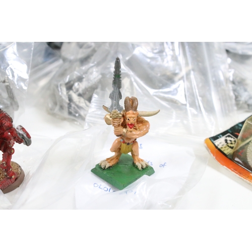 402 - Warhammer - Large Collection of metal Warhammer figures featuring Chaos Marines, Dwarfs, etc, painte... 
