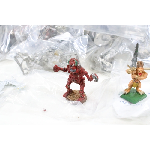 402 - Warhammer - Large Collection of metal Warhammer figures featuring Chaos Marines, Dwarfs, etc, painte... 