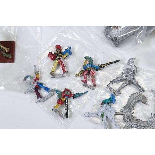 402 - Warhammer - Large Collection of metal Warhammer figures featuring Chaos Marines, Dwarfs, etc, painte... 