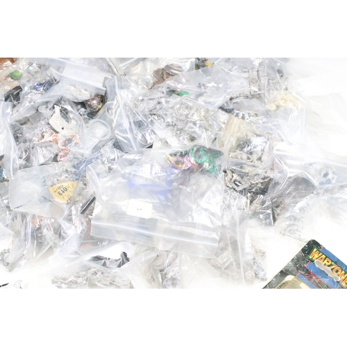 402 - Warhammer - Large Collection of metal Warhammer figures featuring Chaos Marines, Dwarfs, etc, painte... 