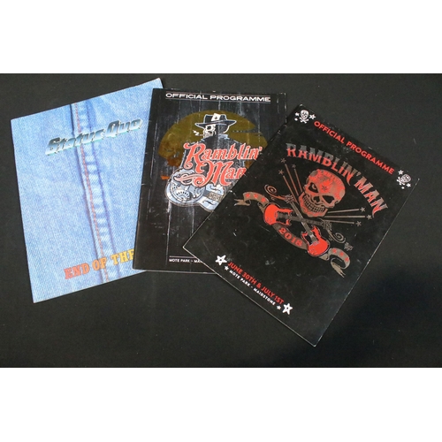 28 - Memorabilia - 19 mainly 1980/1981 Rock / Metal programmes / brochures to include Motorhead x 2 (1978... 