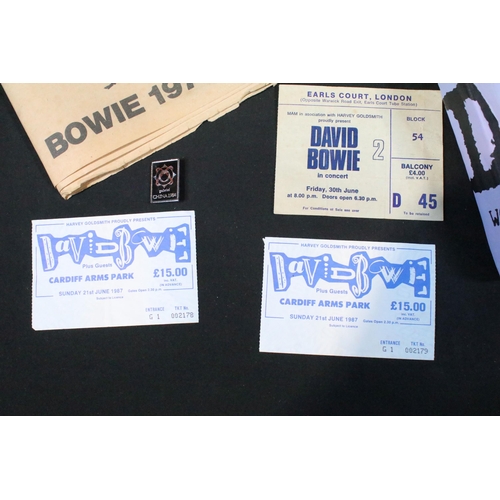 47 - Memorabilia - David Bowie items to include 1978 tour t-shirt (Large), 1983 tour t-shirt (Medium), Is... 