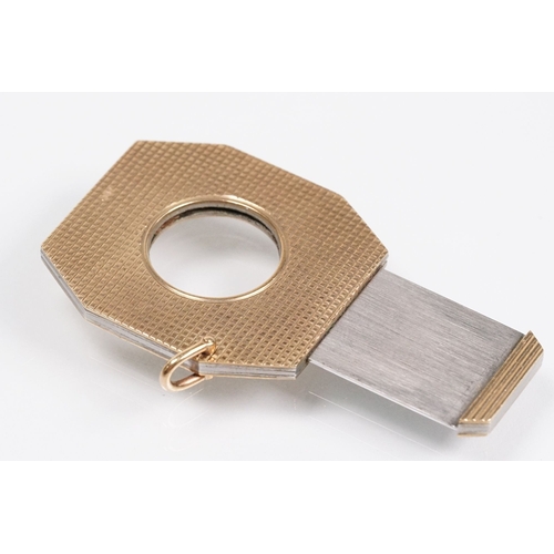 141 - 9ct gold cigar cutter of octagonal form with engraved geometric details. Hallmarked London 1959. Mea... 