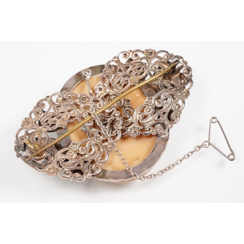 53 - Group of cameo jewellery to include yellow metal and carved shell cameo pendant (partial hallmark to... 