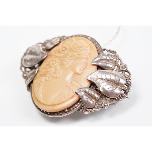 53 - Group of cameo jewellery to include yellow metal and carved shell cameo pendant (partial hallmark to... 