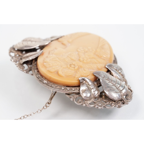 53 - Group of cameo jewellery to include yellow metal and carved shell cameo pendant (partial hallmark to... 