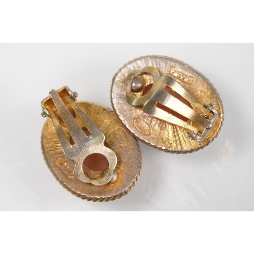 53 - Group of cameo jewellery to include yellow metal and carved shell cameo pendant (partial hallmark to... 