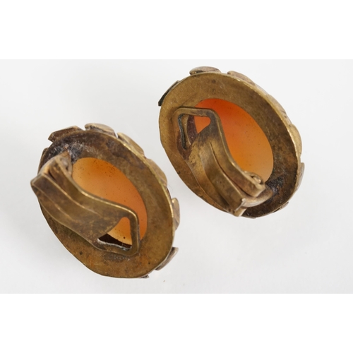 53 - Group of cameo jewellery to include yellow metal and carved shell cameo pendant (partial hallmark to... 