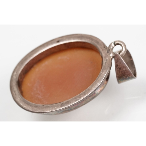53 - Group of cameo jewellery to include yellow metal and carved shell cameo pendant (partial hallmark to... 